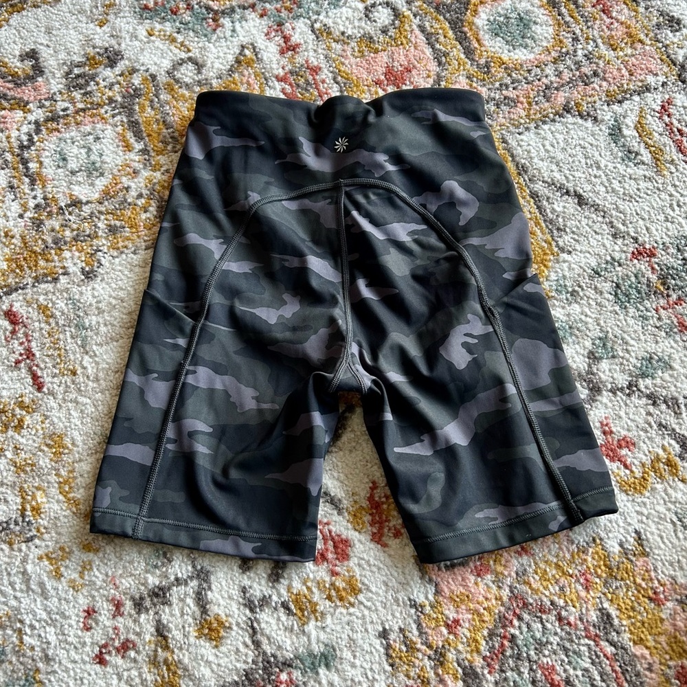 Athleta Ultimate Stash Pocket Camo 7” Short
